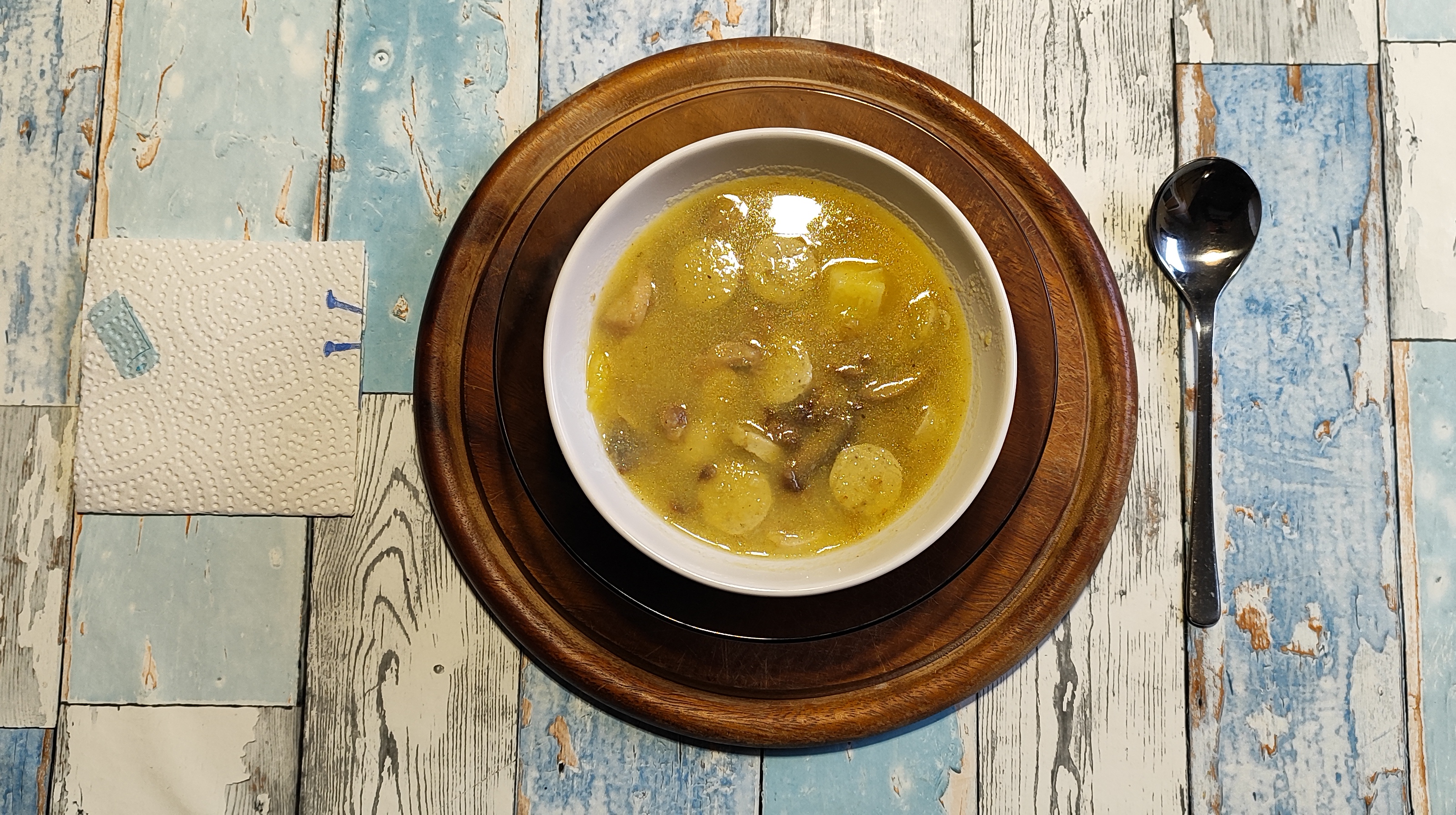 Servierte Kartoffelsuppe