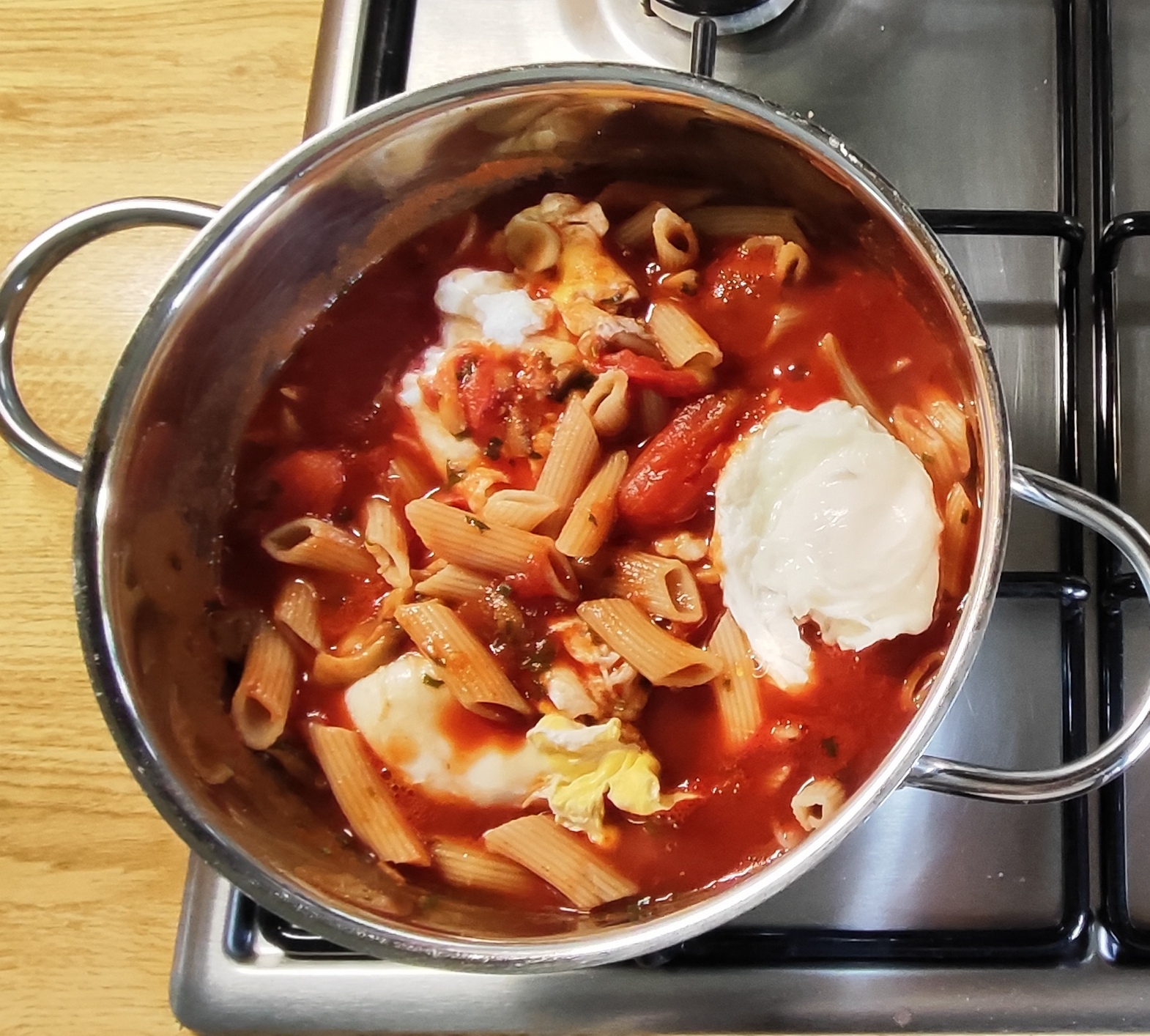 Verlorenes Ei in Winter-Tomate