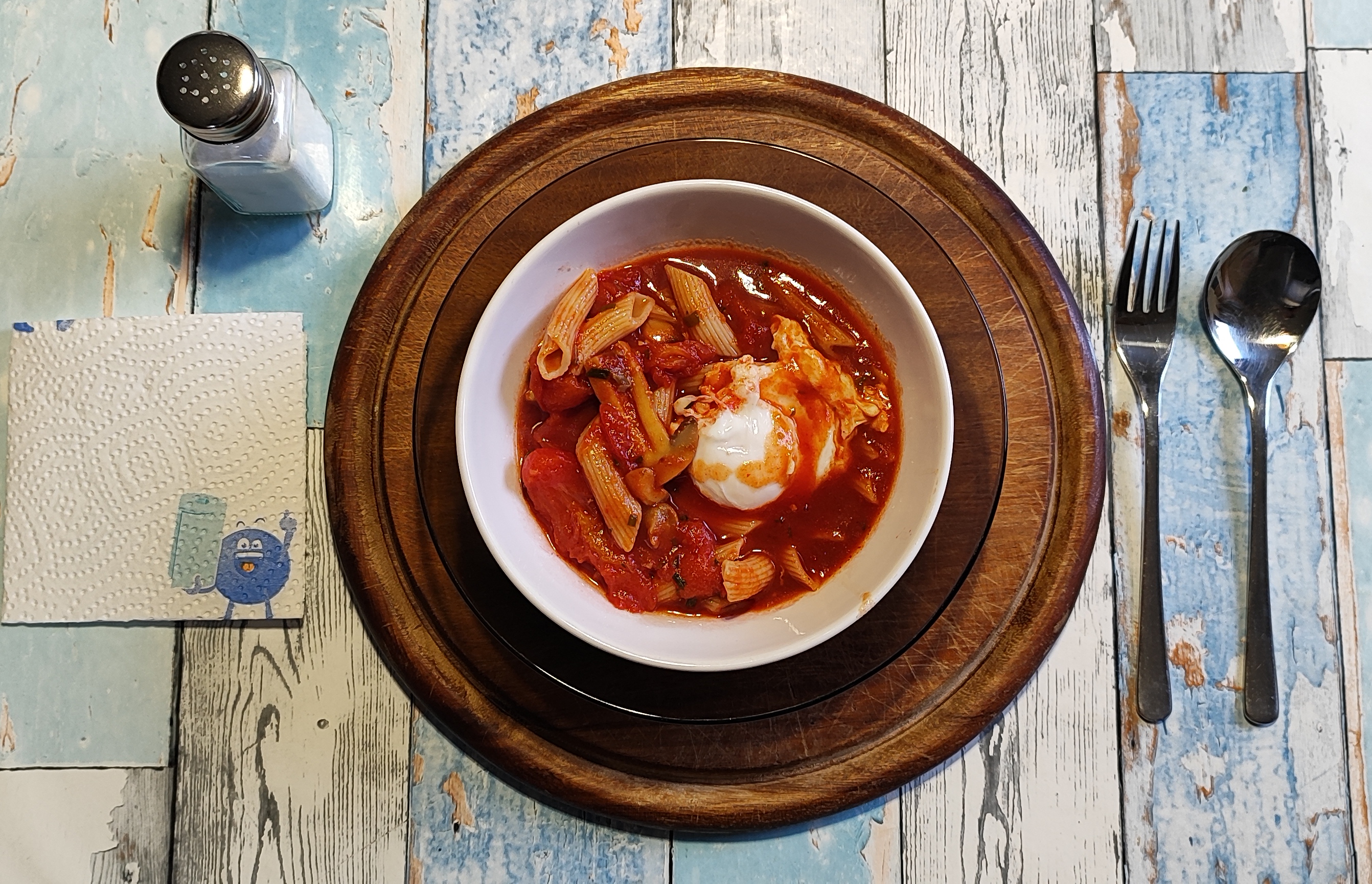 Verlorenes Ei in Winter-Tomate